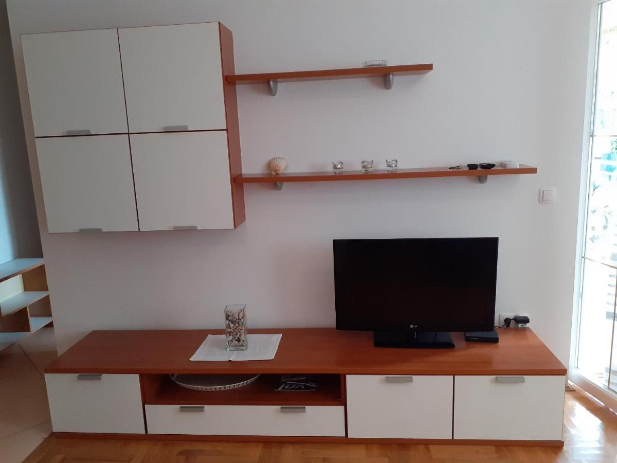 Apartment Conty On The Ground Floor Malinska Exterior photo