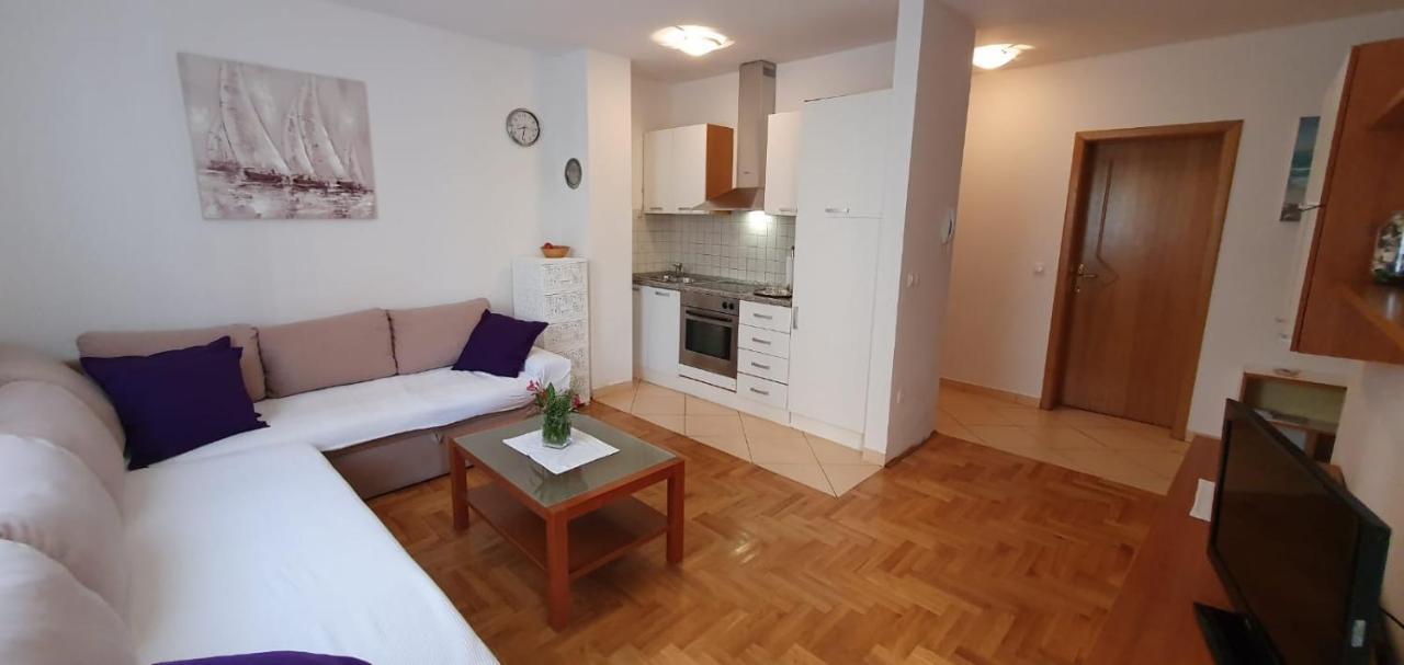 Apartment Conty On The Ground Floor Malinska Exterior photo